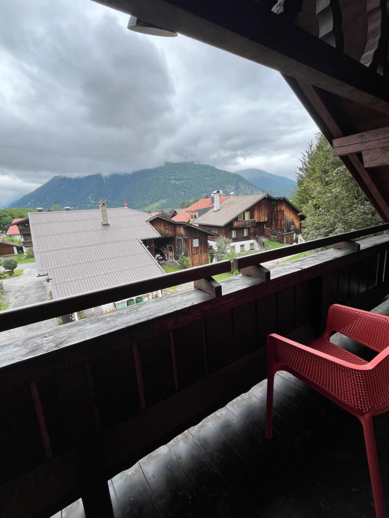 Haus Alpenblume Apartment Ehrwald Phòng bức ảnh